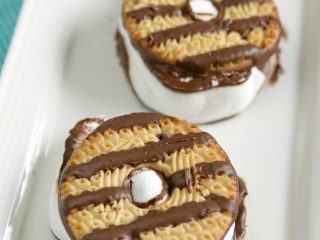 Image for Fudge Striped Cookie S'mores