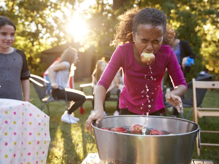 Image for How to Play Apple Bobbing: A Classic Halloween Game!