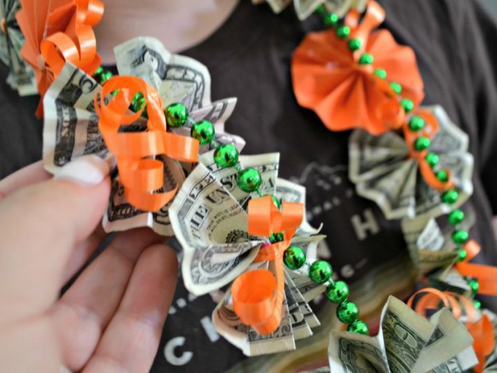 Image for Graduation DIY Gift Idea: Easy and Cool Money Lei